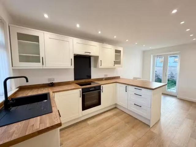 Just in! 1 BA 2 bedroom semi detached house for rent in Limefi.