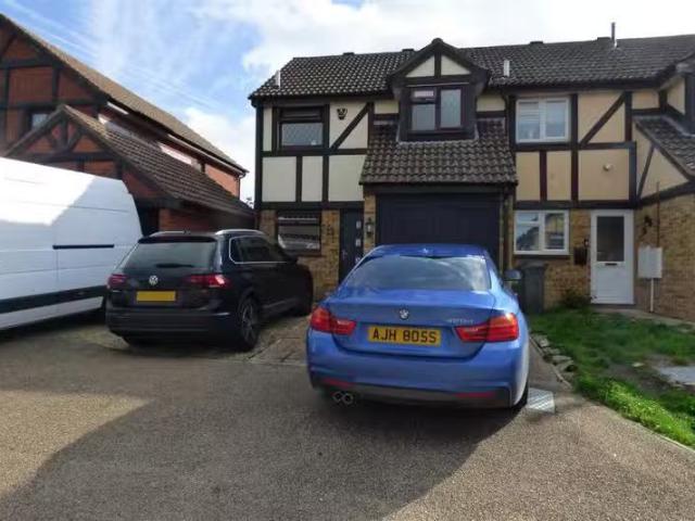 Cheap 1 BA 2 bedroom semi detached house for rent in Ludlow Cl.