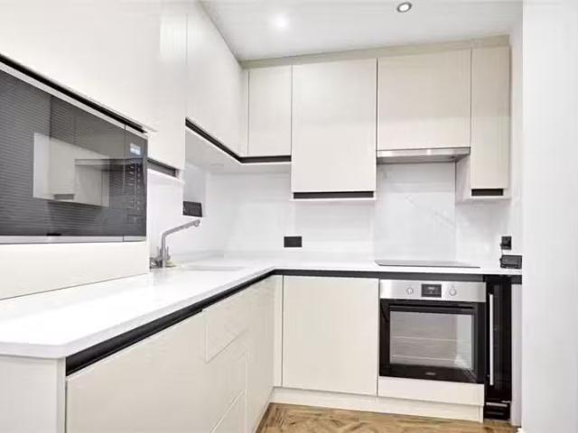 Nice 1 BA 2 bedroom semi detached house for rent in Smith Stre.