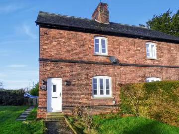 Just in! 1 BA 2 bedroom semi detached house for rent in Southv.