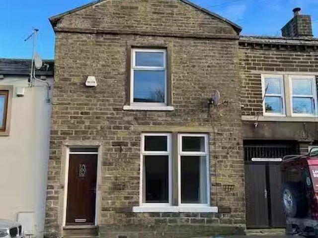Cozy 1 BA 2 bedroom terraced house for rent in Main Street, Wi.