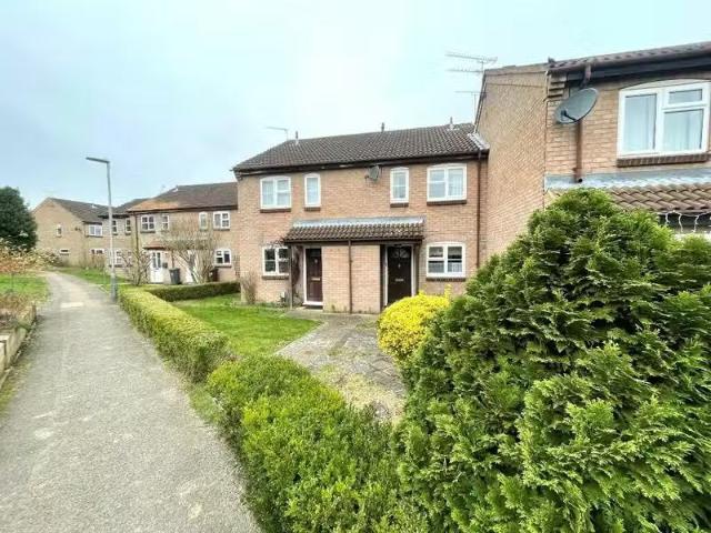 Rental! 1 BA 2 bedroom terraced house for rent in Brecken Clos.