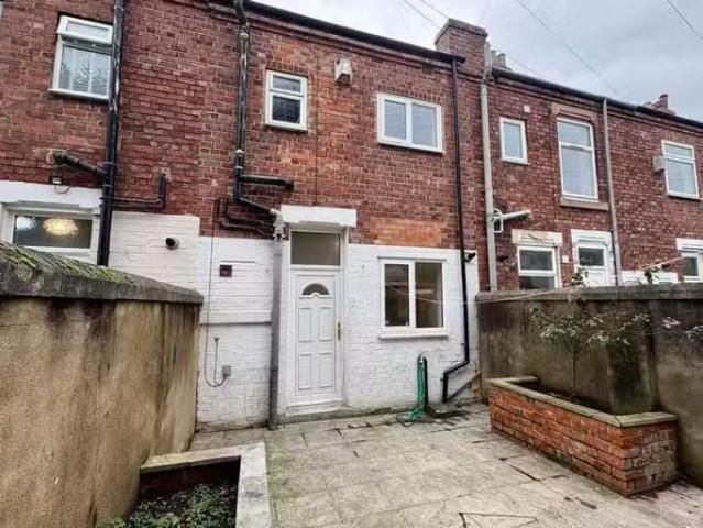 Nice 1 BA 2 bedroom terraced house for rent in Brunton Street.