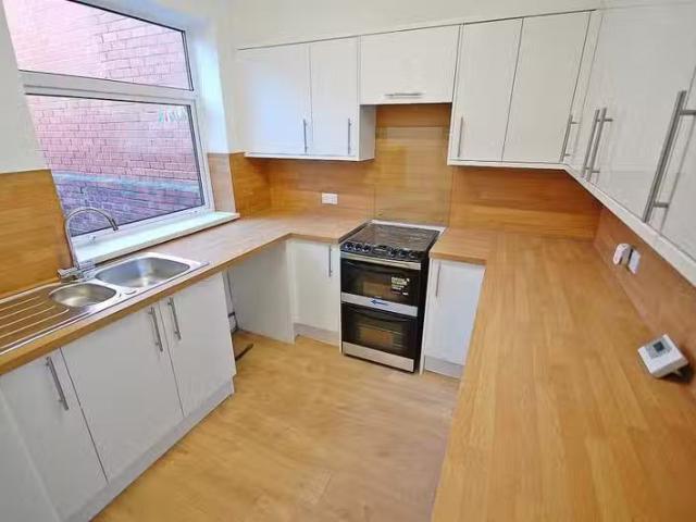 New 1 BA 2 bedroom terraced house for rent in Farewell View, L.