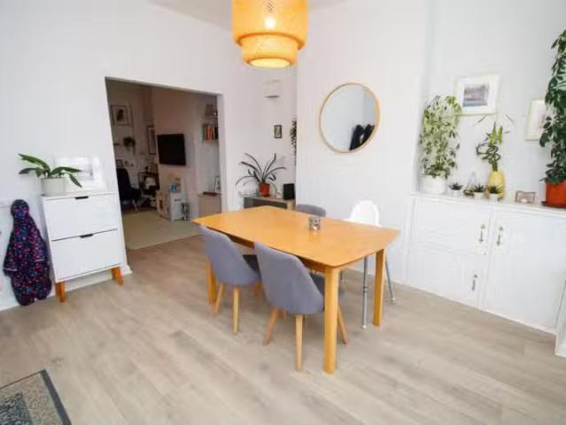 Nice 1 BA 2 bedroom terraced house for rent in Highfield Road.