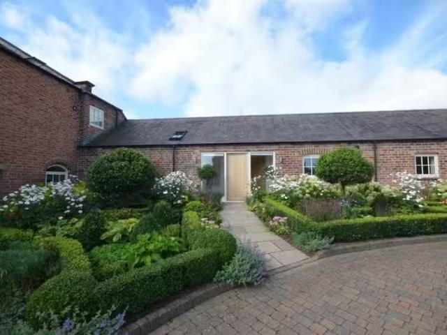 Nice 1 BA 2 bedroom terraced house for rent in Holly Barn, Mai.