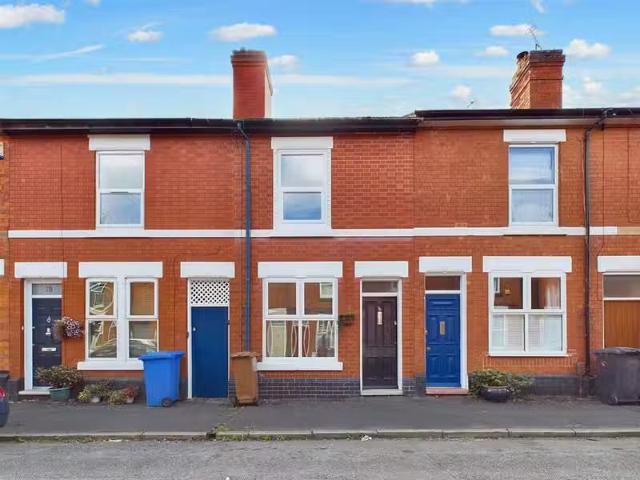 Cheap 1 BA 2 bedroom terraced house for rent in Sherwin Street.