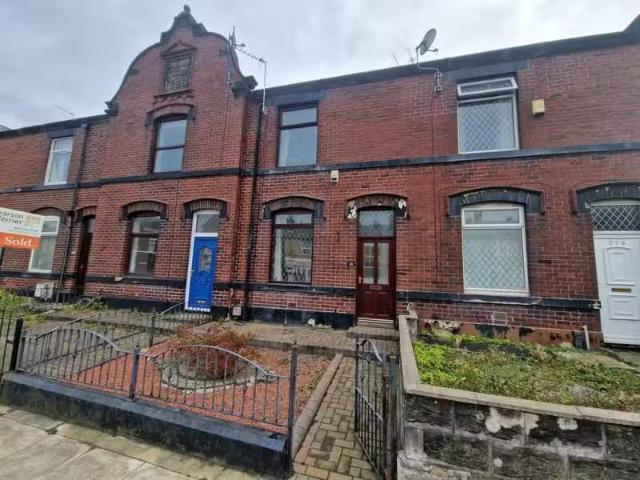 Deal! 1 BA 2 bedroom terraced house for rent in Walmersley Roa.