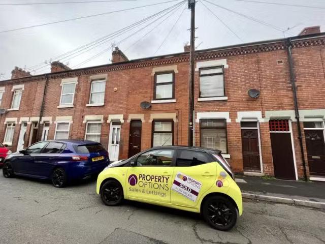 Cozy 1 BA 2 bedroom terraced house for rent in Westbury Street.