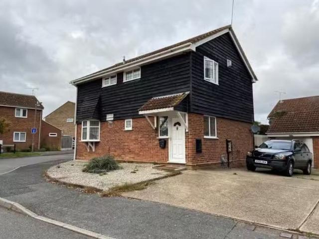 Rental! 1 BA 4 bedroom detached house for rent in Brocksparkwo.