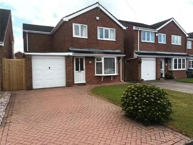 Unique 1 BA 4 bedroom detached house for rent in Woodlands Ave.
