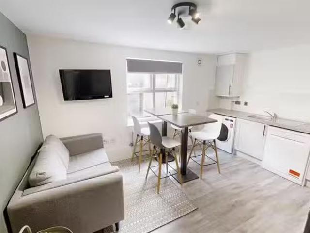 Unique 1 BA 4 bedroom flat for rent in F1, 7 Piccadilly Place.