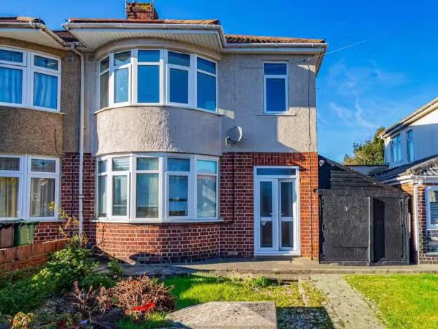 Nice 1 BA 4 bedroom house for rent in Maywood Crescent, Bristo.