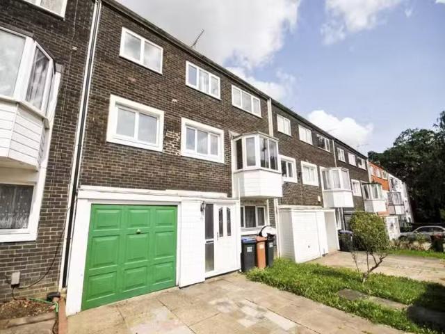 New 1 BA 4 bedroom house for rent in Northdown Road, Hatfield.