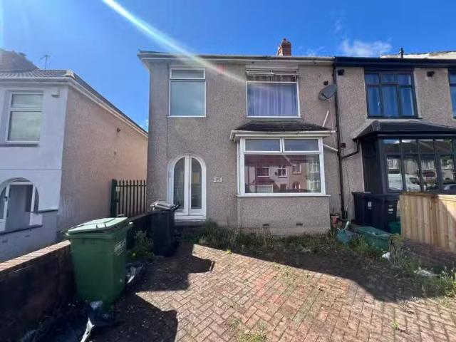 Cheap 1 BA 4 bedroom house for rent in Third Avenue, Filton, B.