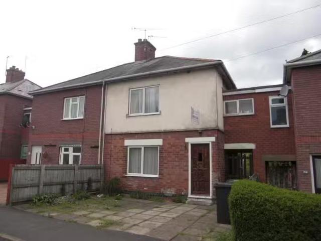 Unique 1 BA 4 bedroom semi detached house for rent in 67 Kenna.