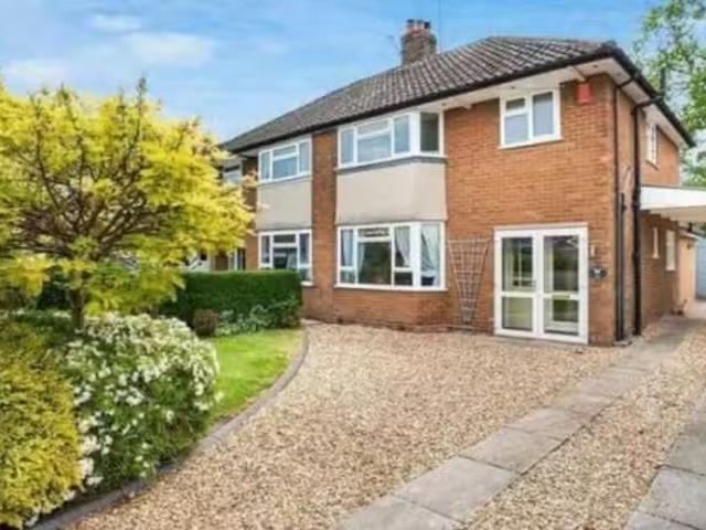 Cozy 1 BA 4 bedroom semi detached house for rent in Greenacres.