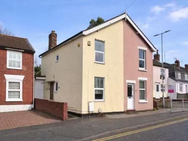 Rental! 1 BA 4 bedroom semi detached house for rent in Greenst.