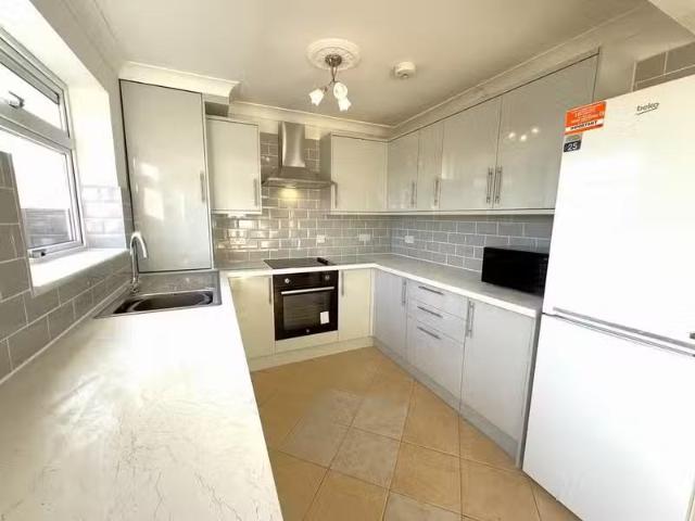 Cozy 1 BA 4 bedroom terraced house for rent in Ferdinand Walk.