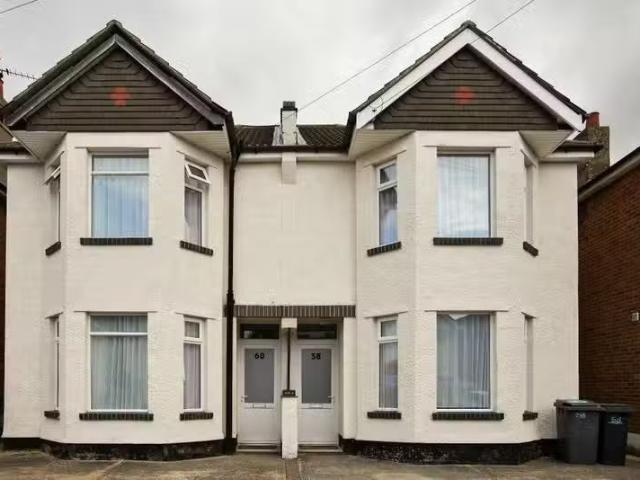 Deal! 1 BA 5 bedroom semi detached house for rent in Stewart R.