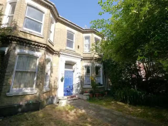 Cheap 1 BA Studio flat for rent in Byron Road, Worthing, BN11
