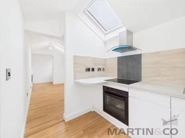 Nice 1 BA Studio flat for rent in Gorham Drive, St Albans, AL1