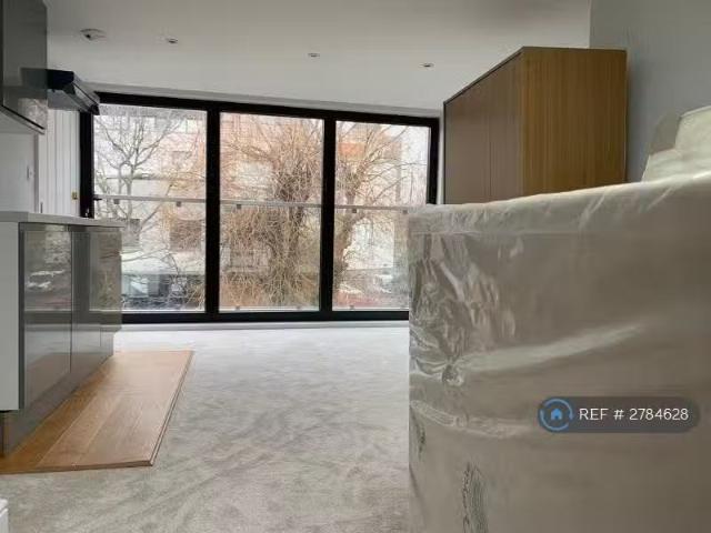 Unique 1 BA Studio flat for rent in Manchester Road, London, E14