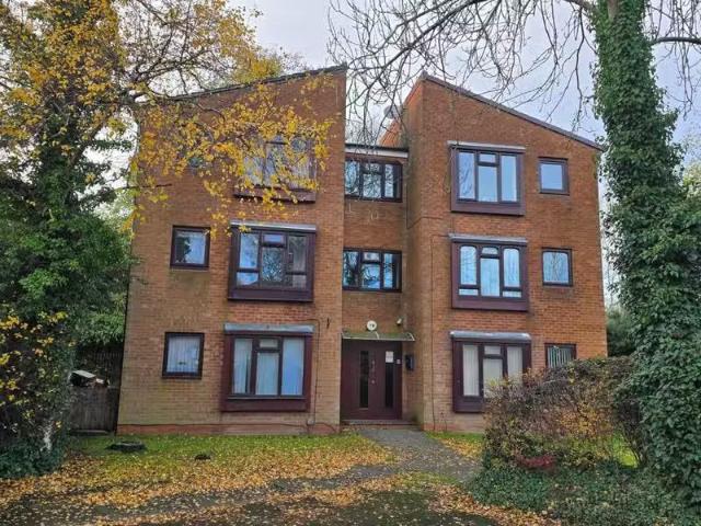 Nice 1 BA Studio flat for rent in Rednal Mill Drive, Rednal, B.