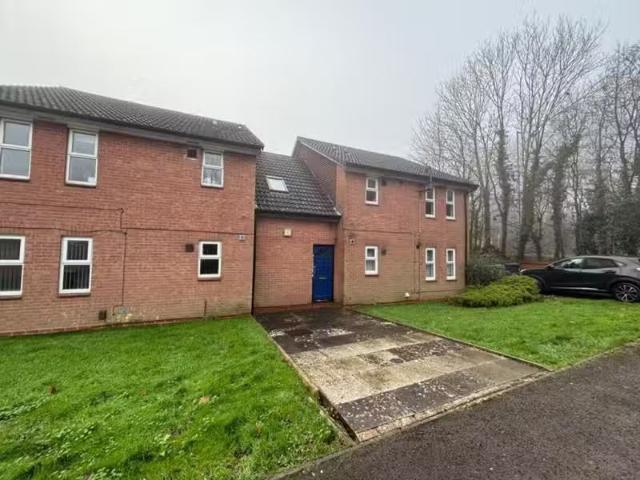Nice 1 BA Studio flat for rent in Tidbury Close, Redditch, B97