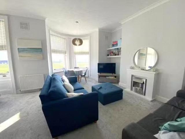 Nice 1 bedroom apartment for rent in South Terrace, Littlehamp.