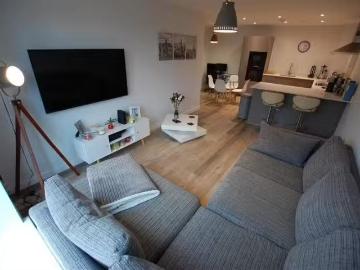 Charming 1 bedroom flat for rent in Great North Road, Hatfield.