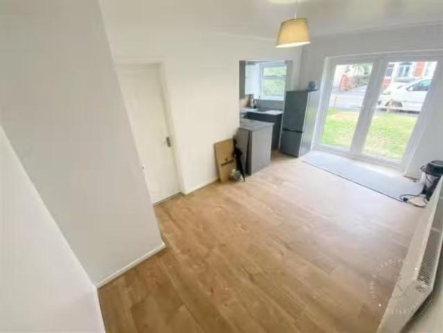 Nice 1 bedroom flat for rent in Greenfield Avenue, Canton, CF11