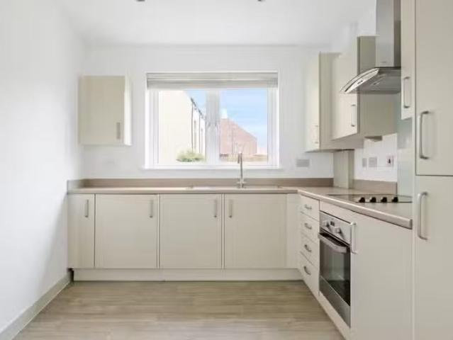 Nice 1 bedroom flat for rent in Greenway House, Otter Close, T.