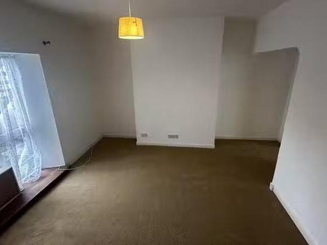 Unique 1 bedroom ground floor flat for rent in Alfred Street.