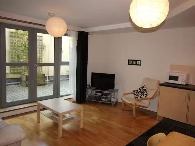 Cheap 1 bedroom ground floor flat for rent in Elmdale Road, Cl.