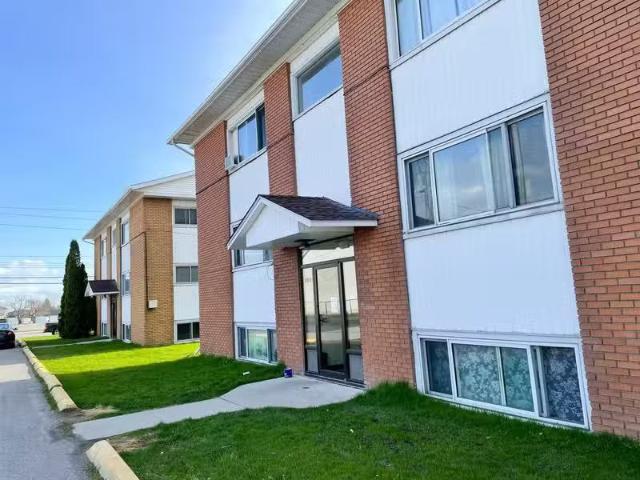 Unique 1 Bedroom Hemlock Place Apartments
