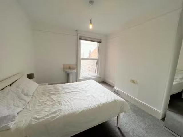 Nice 1 bedroom house share for rent in The Avenue, Yeovil, BA21