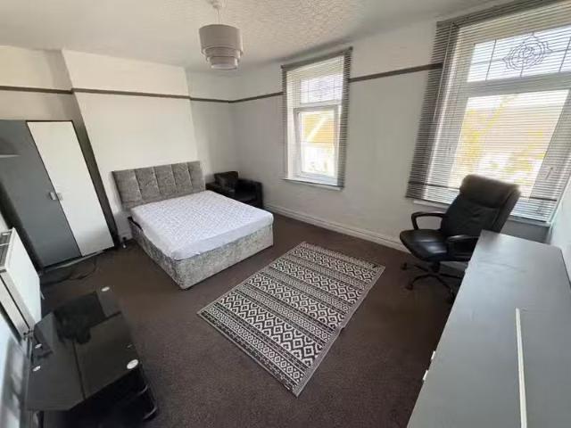 For Rent! 1 bedroom house share for rent in Porthkerry Road, B.
