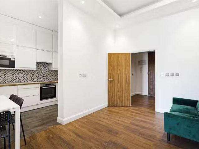 For Rent! 1 bedroom property to let in Weir Road, London, SW19.