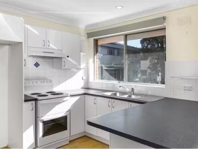 Cozy 1 BR 10/68 Albert Street, Freshwater Apartment for rent.