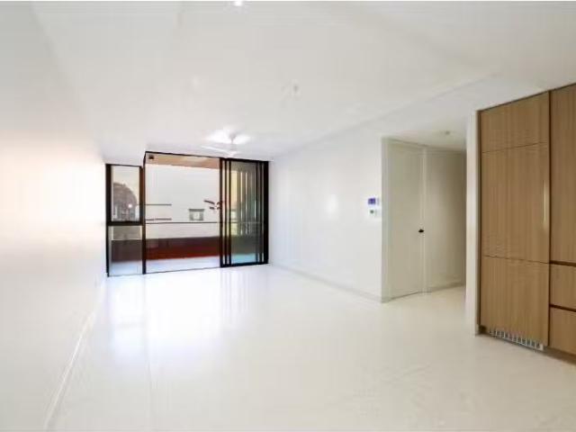 Nice 1 BR 107/81 83 Wellington Street, BONDI BEACH Apartment f.