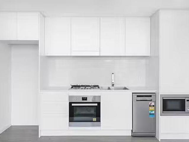Cheap 1 BR 109/1 Evelyn Court, Shellharbour City Centre, NSW 2.