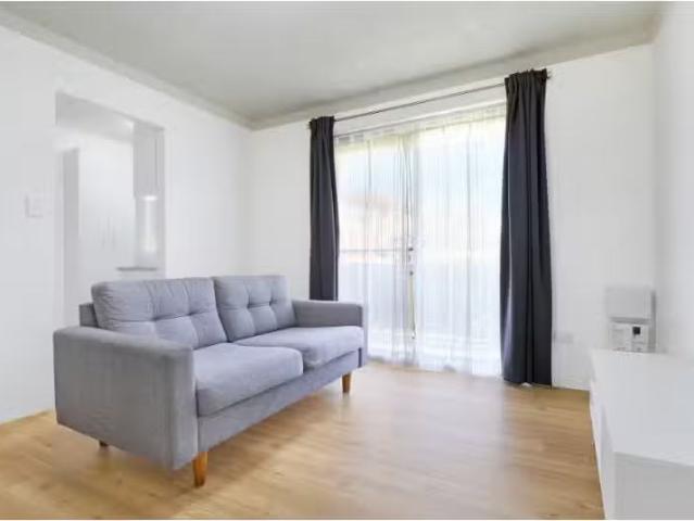 Cheap 1 BR 1/14 Foley Street, Gwynneville Apartment for rent.