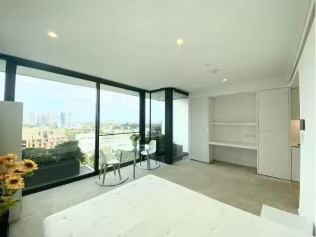 Unique 1 BR 11041/2 Chippendale Way, Chippendale Apartment for.