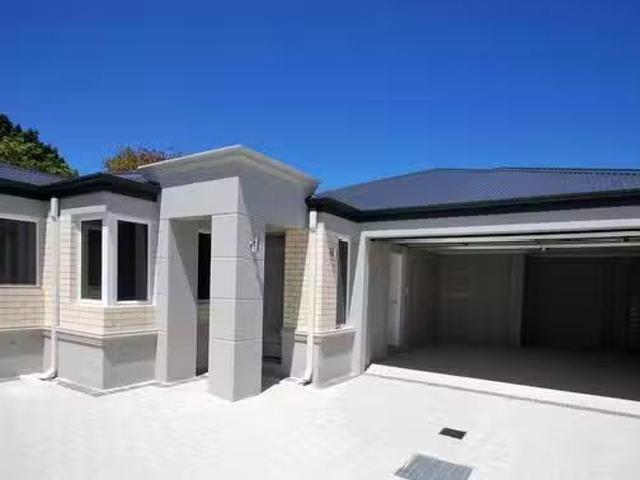 Just in! 1 BR 1/25C Davies Crescent, Kardinya, WA 6163