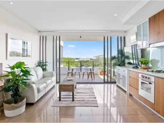 Unique 1 BR 126/685 707 Casuarina Way, CASUARINA Apartment for.
