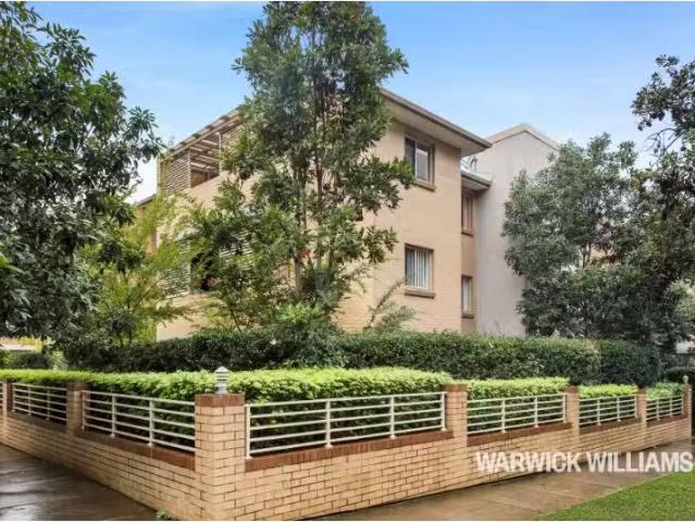Nice 1 BR 16/32 36 Short Street, Homebush Apartment for rent.