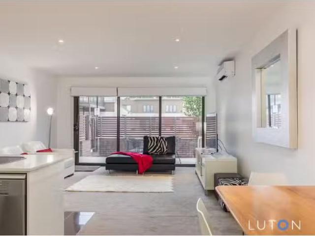 Deal! 1 BR 16/39 Jerrabomberra Avenue, Narrabundah Apartment f.