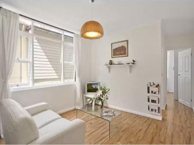 For Rent! 1 BR 1/82 Raglan Street, Mosman Apartment for rent.