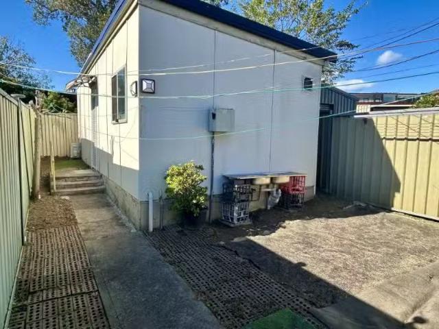 Rental! 1 BR 19A Mainsbridge Avenue, Liverpool House for rent.